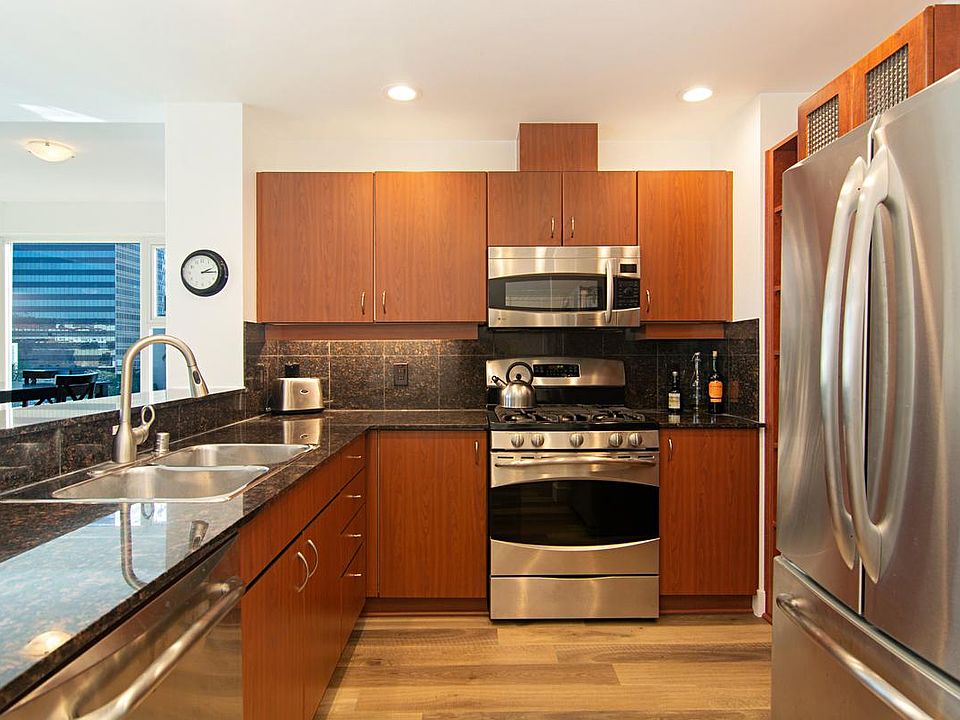 1st image of 300 W Beech St Unit 509