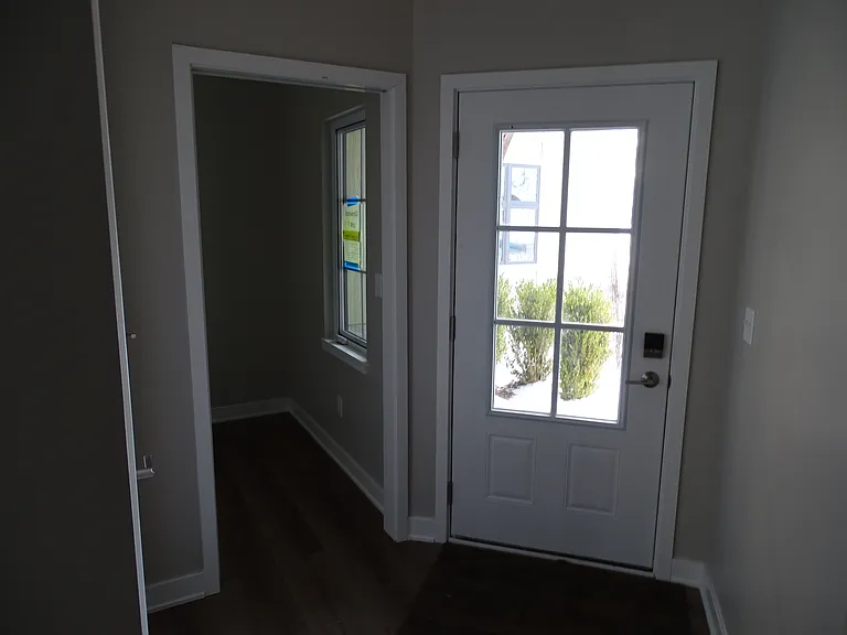1912 Woodglen #1912A — Photo 2