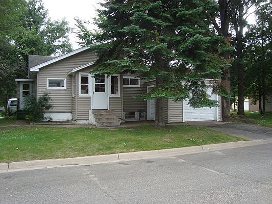 1st image of 921 4th Ave NE
