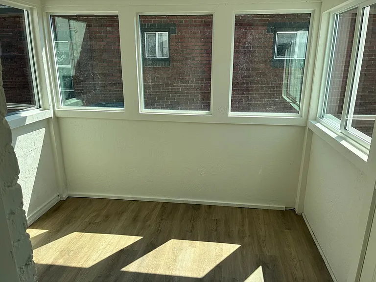 520 W Garland Ave — Photo 7