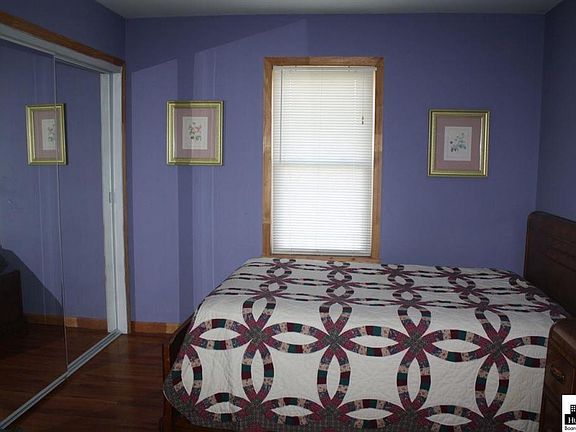 5th image of 204 3rd St E