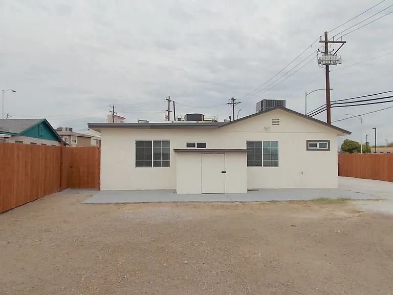 532 N 9th St — Photo 13