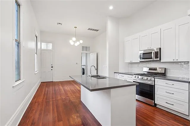 3618 Baronne St — Photo 7