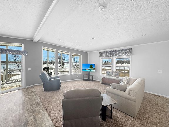 5th image of 7 Robbins Dr