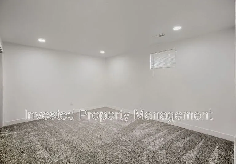 6473 Newcombe Ct — Photo 20