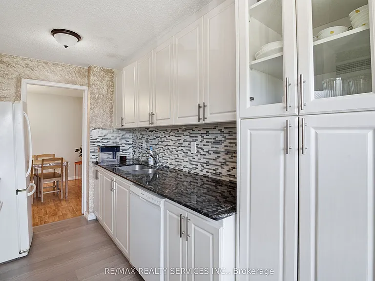 18 Knightsbridge Rd #304 — Photo 20