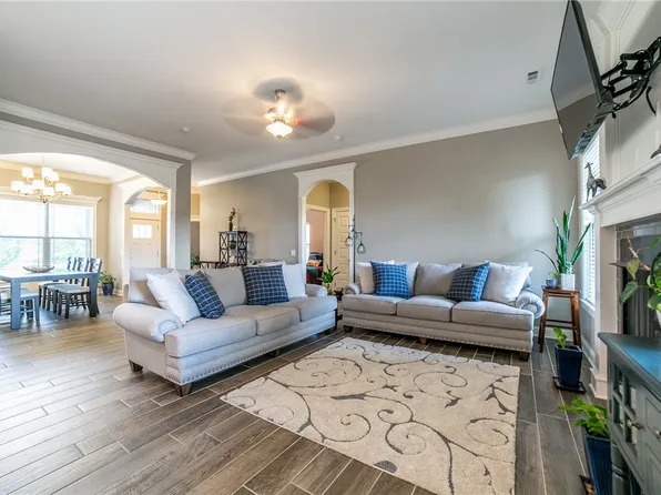 1653 S Laurel Lndg, Fayetteville, AR 72701