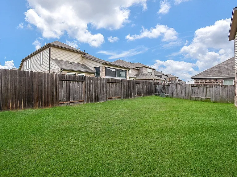 4442 Buentello Dr — Photo 17