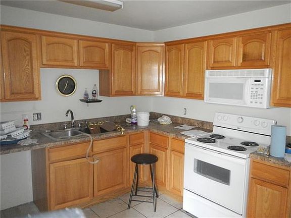 2nd image of 816 Nursery Ave