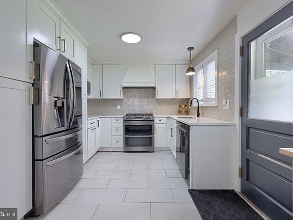 4th image of 1700 Manor St