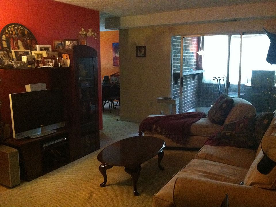 Sunken Livingroom/Sunroom