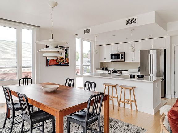 5th image of 7 Beech St #321