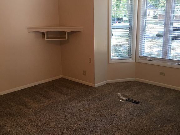 2nd image of 526 1/2 W 4th St