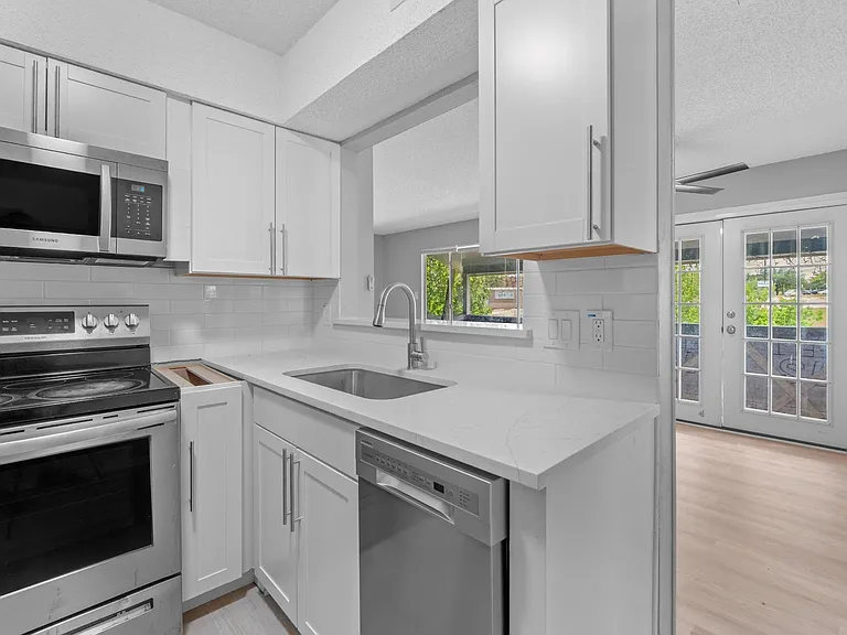 8903 Parkfield Dr #203 — Photo 1