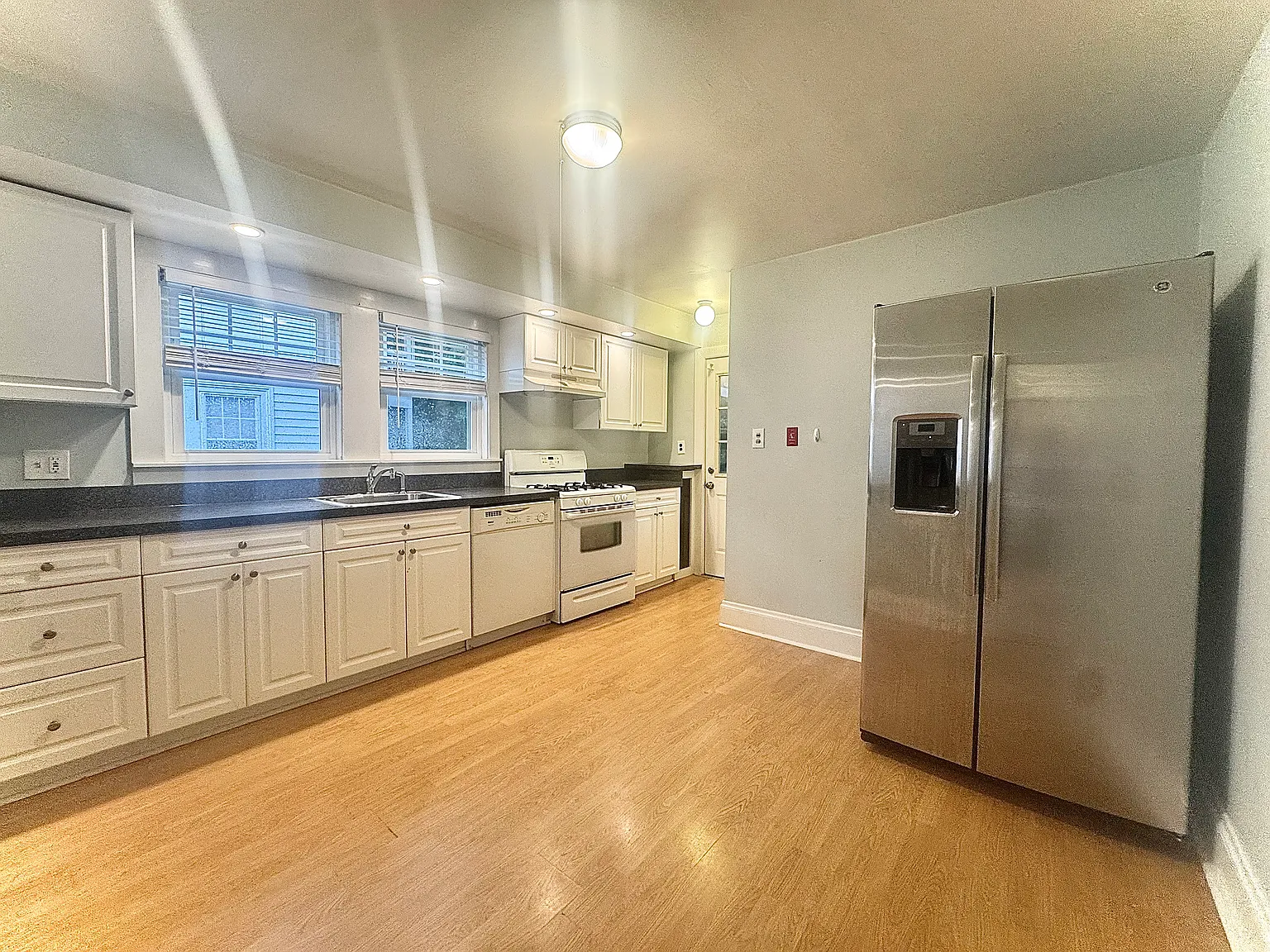 2 bed, 1100 sqft, $2,900 — Photo 3