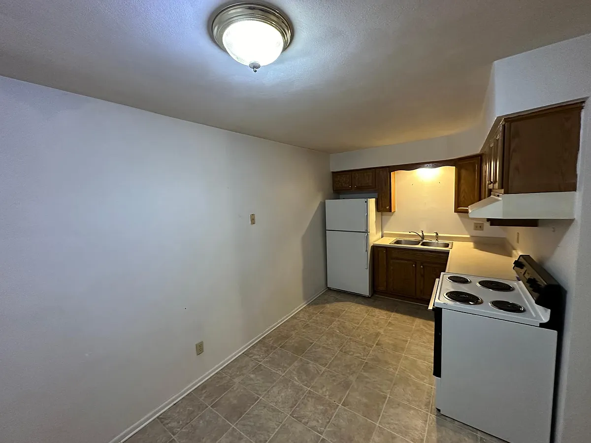 Building Photo - 720 W 63rd St #1
