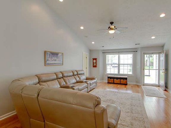 4th image of 728 General Barksdale Dr