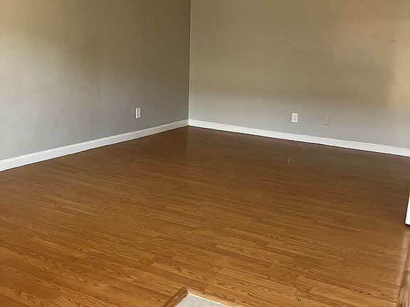 2nd image of 3814 Baldwin Ave #20