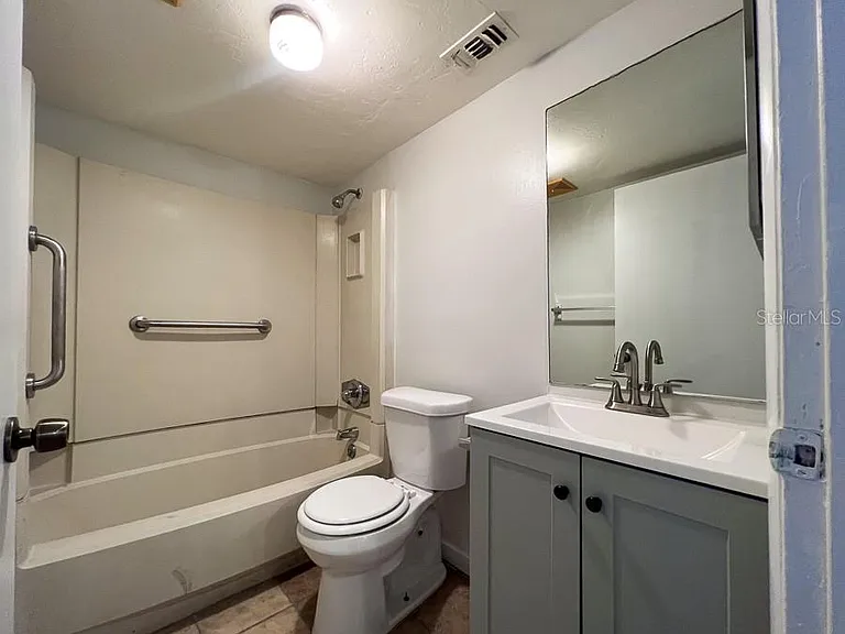 630 SW 67th Ter #A — Photo 10