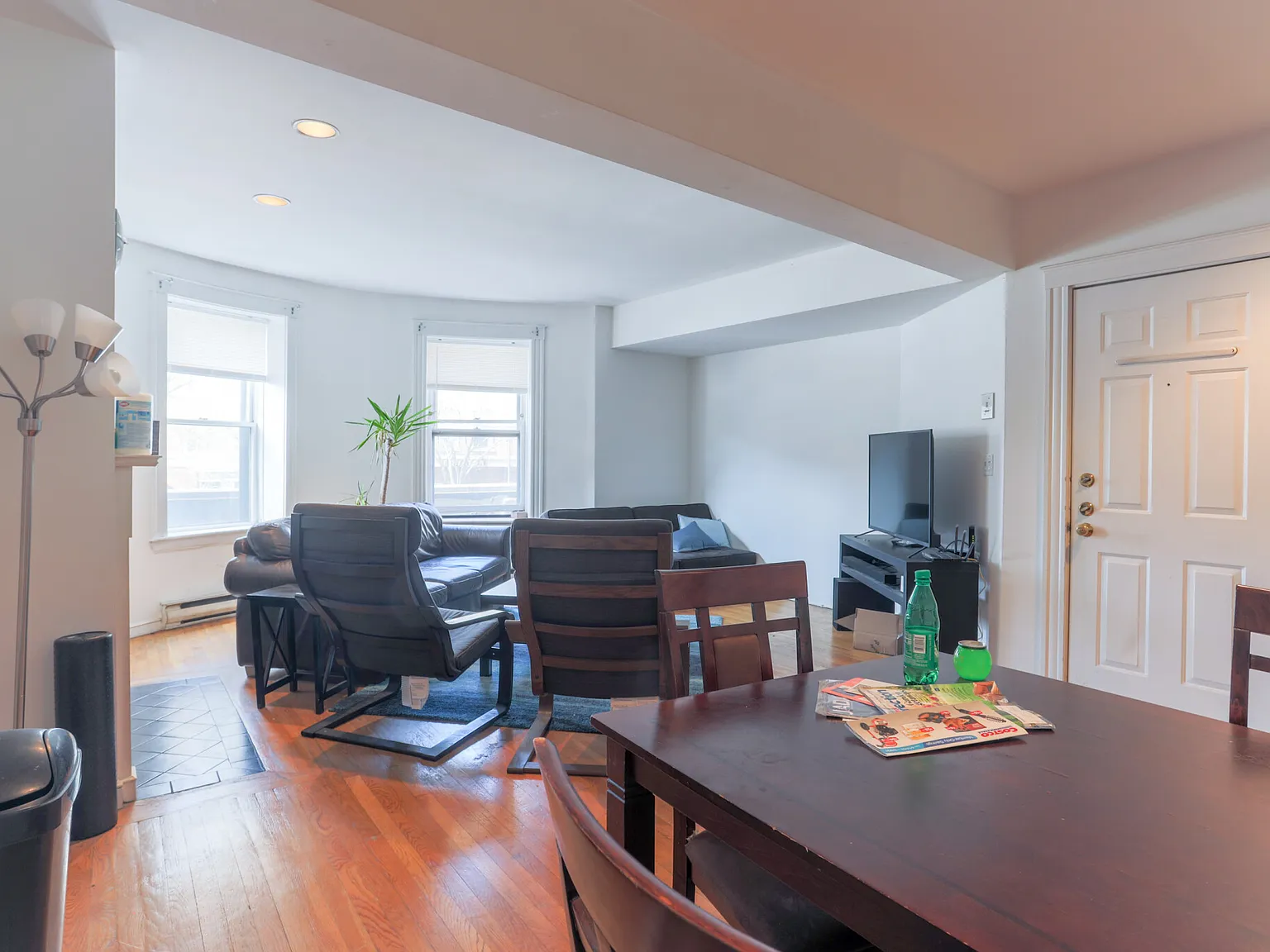 3 bed, 1000 sqft, $5,000 — Photo 2