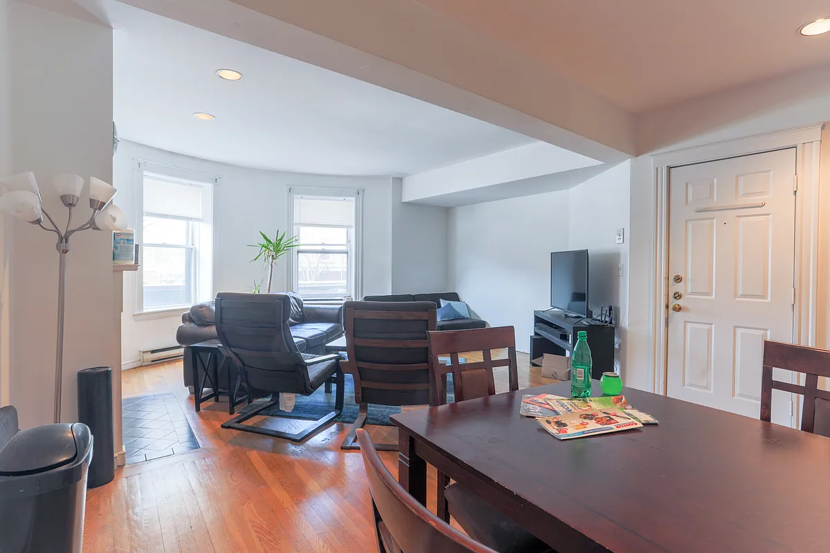 Building Photo - 1742 Washington St #4