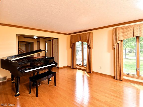 3rd image of 14937 Sherwood Dr