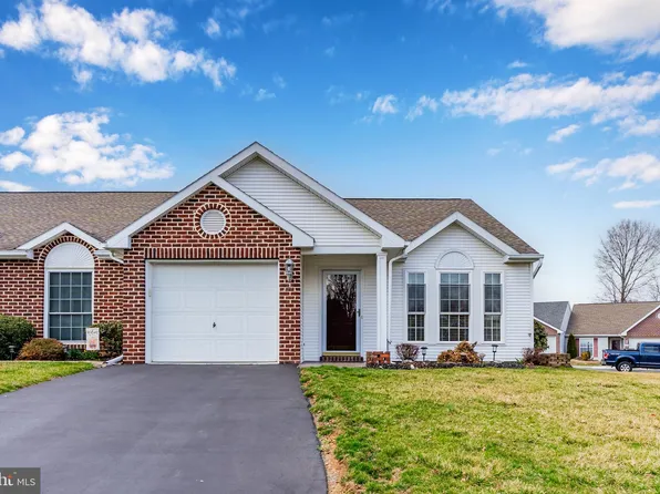 32 Greenfield Dr, Carlisle, PA 17015