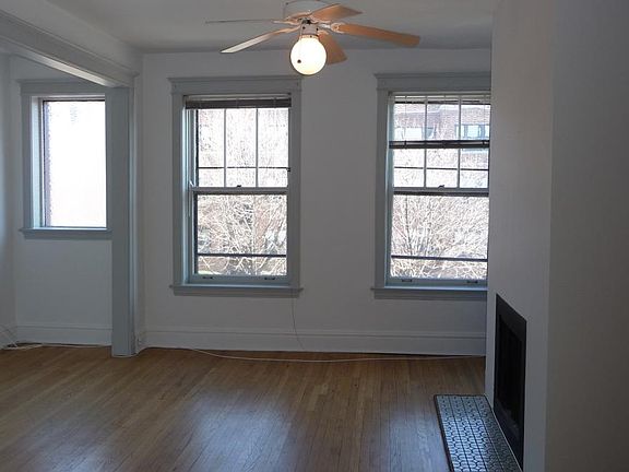 3rd image of 1401 W Cuyler Ave #3