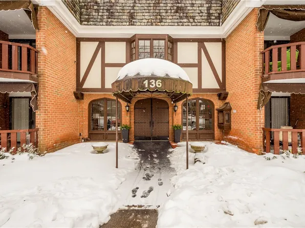 136 Centennial Ave APT 305, Sewickley, PA 15143