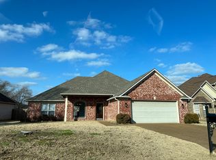17 Brooksies Pond Dr, Jackson, TN 38305