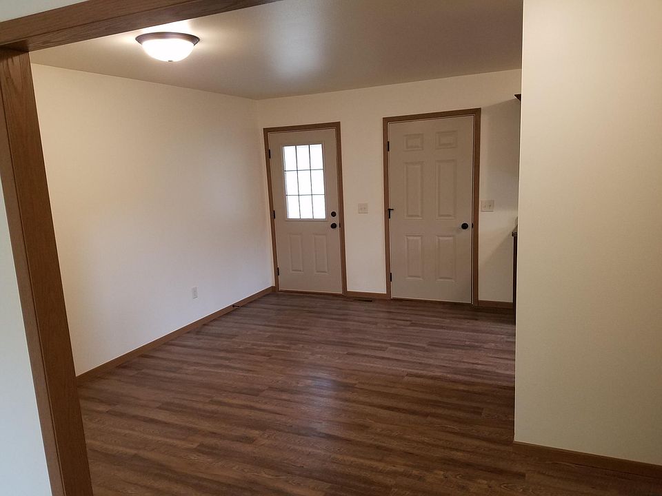 Entry/Dining Room