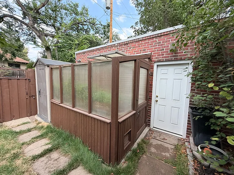 631 Jackson St — Photo 32