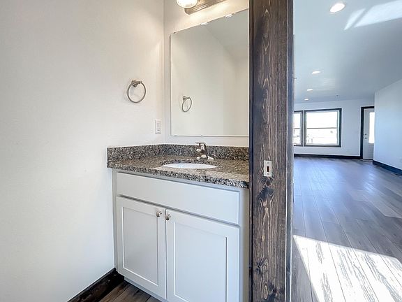 5th image of 2949 Aspen Dr #122