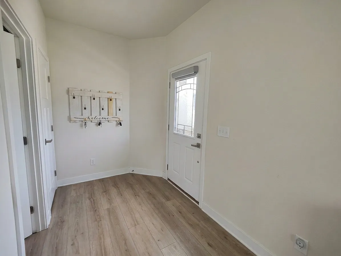 3 bed, 2.5 bath, 1728 sqft, $3,200 — Photo 4