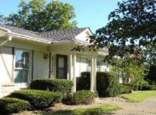 1911 Manor House Dr, Meadowview Estates, KY 40220