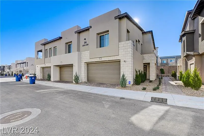 3 bed, 2.5 bath, 1640 sqft, $3,050 — Photo 1