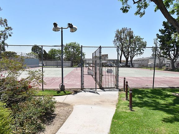 3rd image of 1426 N Gardenia Ave