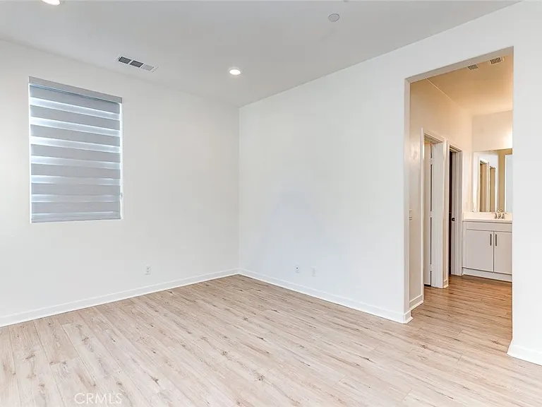 14022 Bay St — Photo 17
