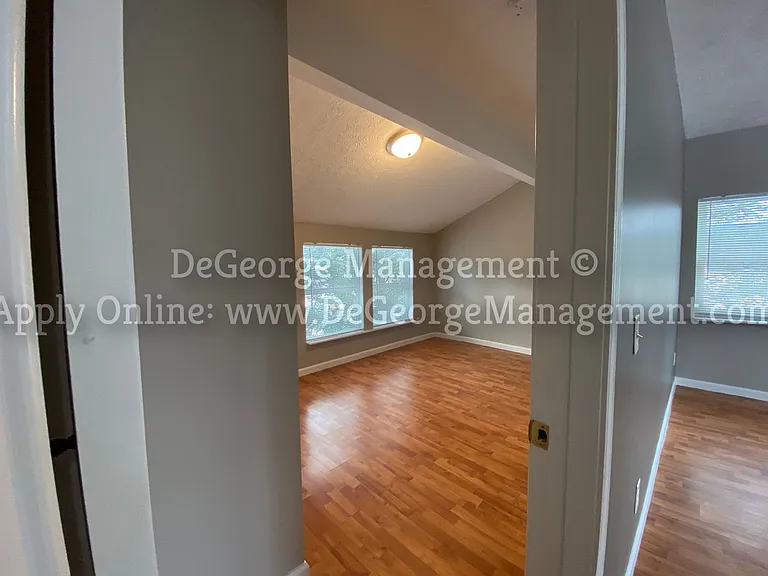Burdick Estates Apartments — Photo 14