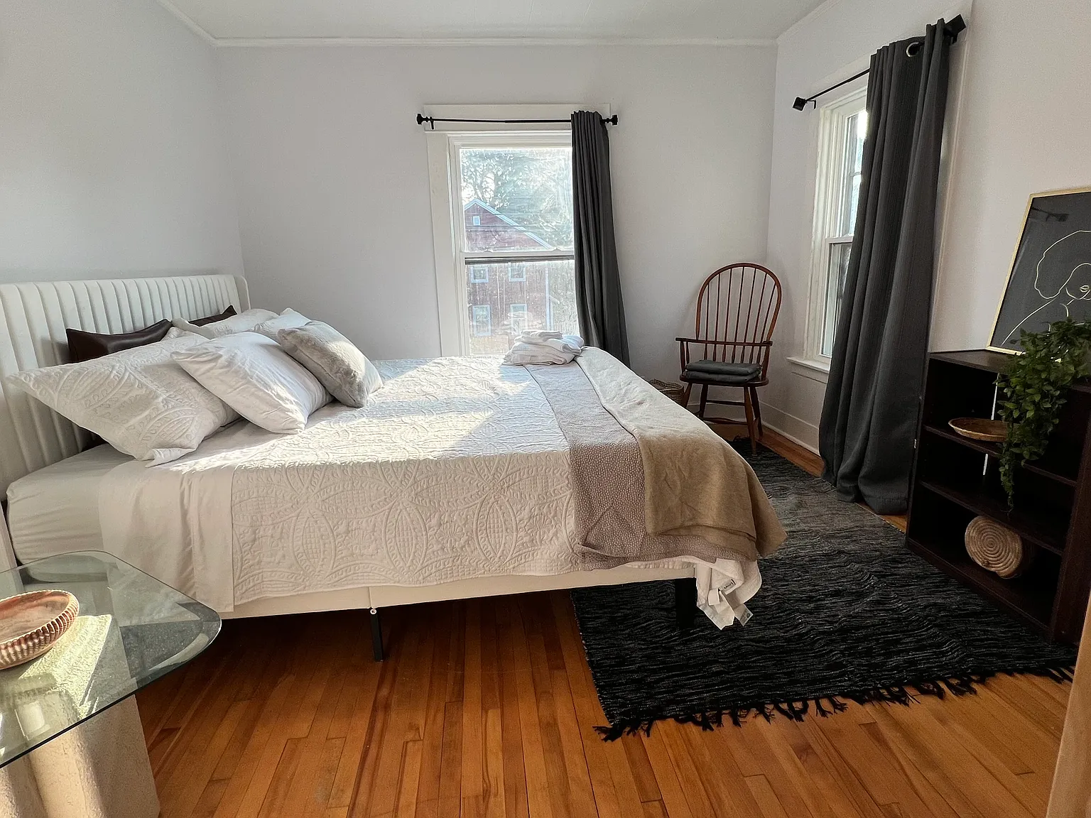 3 bed, 1.5 bath, 1250 sqft, $2,300 — Photo 3