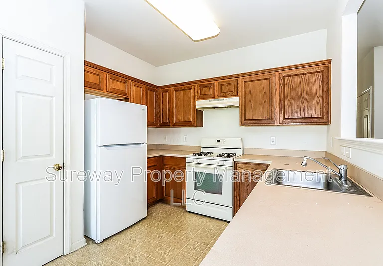 158 Chancellor Dr — Photo 6