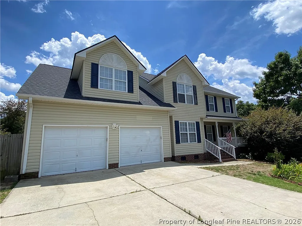 3 bed, 2.5 bath, 2365 sqft, $2,100 — Photo 2