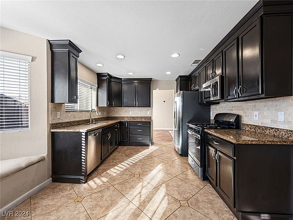 4th image of 489 Kelsford Dr
