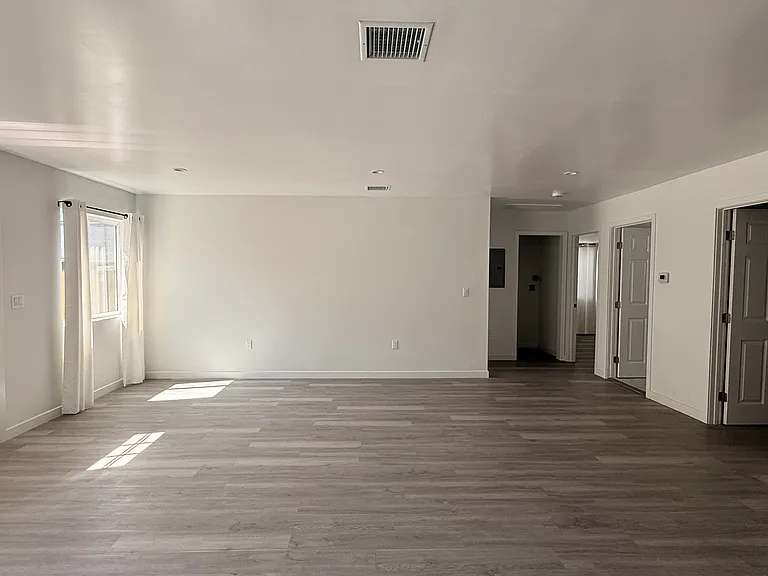 6750 S Arlington Ave — Photo 7