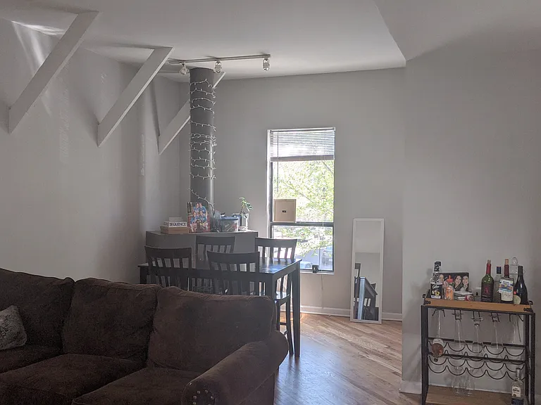 2824 N Sheffield Ave #2 — Photo 2