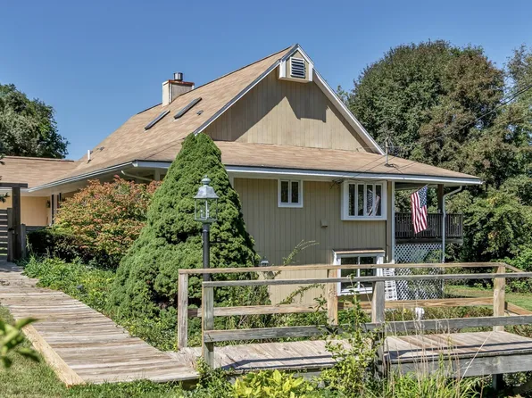 26 Dwight Rd, Marshfield, MA 02050