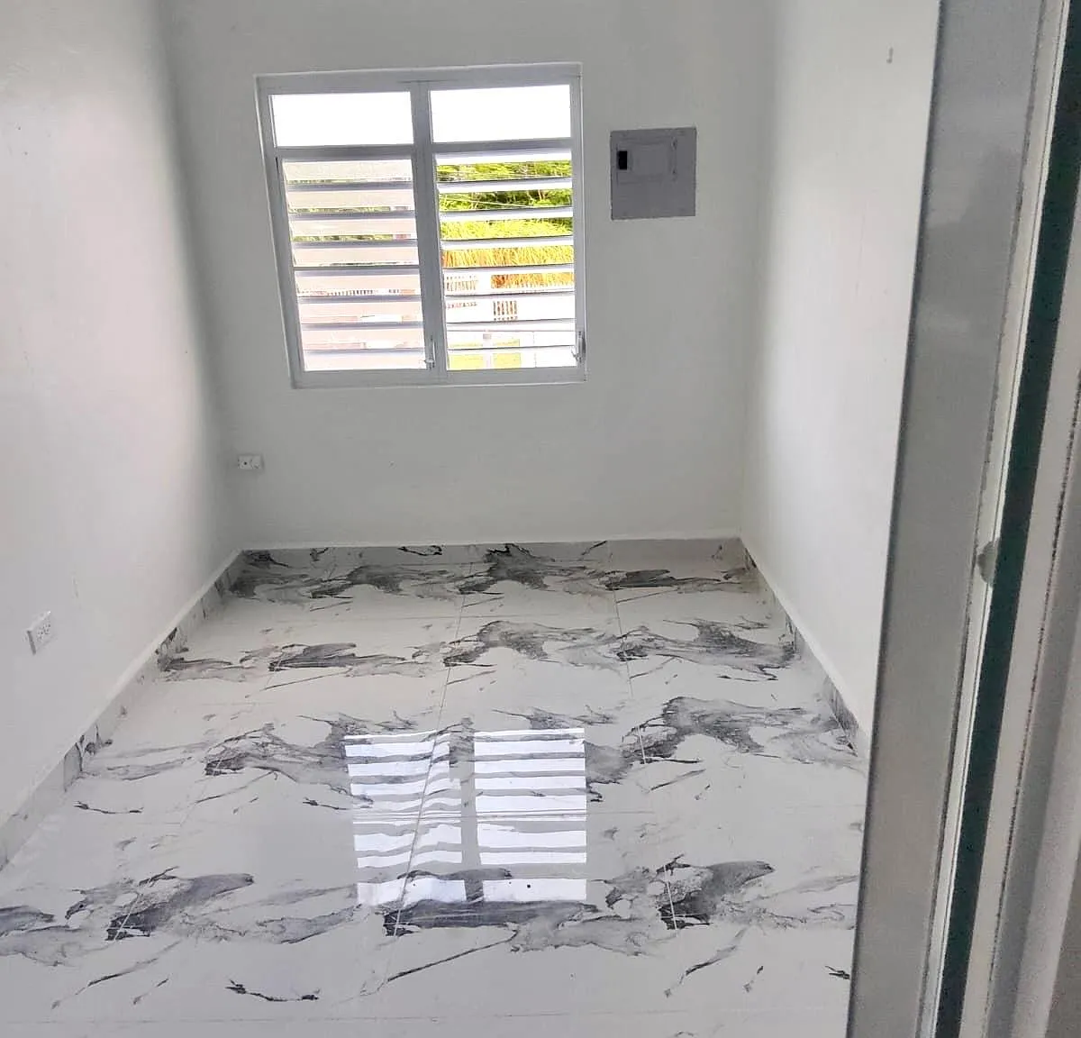 3 bed, 2.0 bath, 1800 sqft, $1,000 — Photo 4