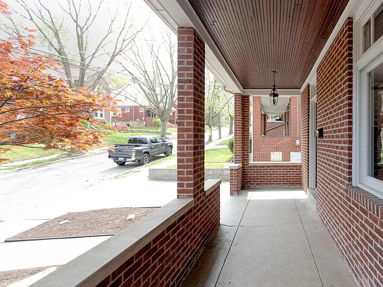 216 Edward Ave — Photo 4