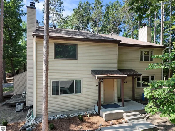 3955 Emily Ln, Traverse City, MI 49686