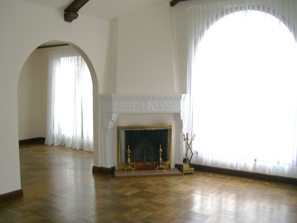 Living room with fireplace